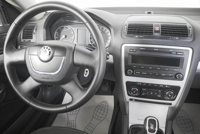 Skoda Octavia II (A5) Рестайлинг с пробегом 2011 года, цена 649 000 рублей, 301400 км, лифтбек, Автокод Объявления