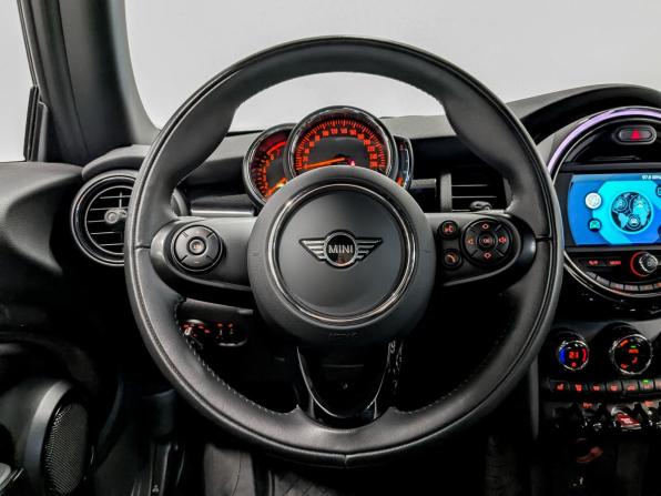 Mini Hatch III (F55/F56) Рестайлинг с пробегом 2021 года, цена 2 990 000 рублей, 11637 км, хэтчбек, Автокод Объявления