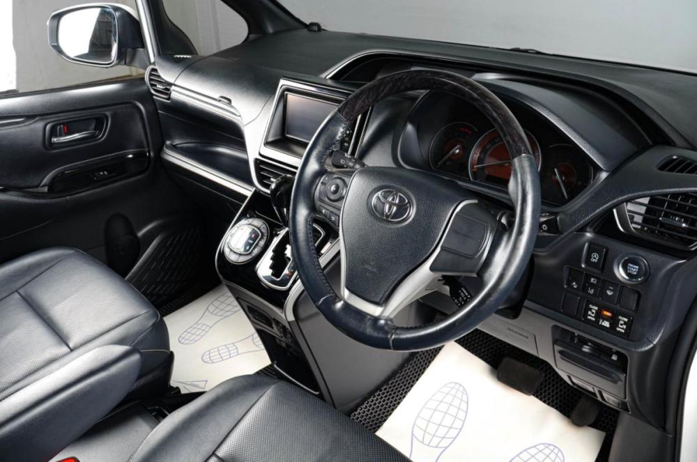 Toyota Esquire I Рестайлинг Тюмень  - изображение 8