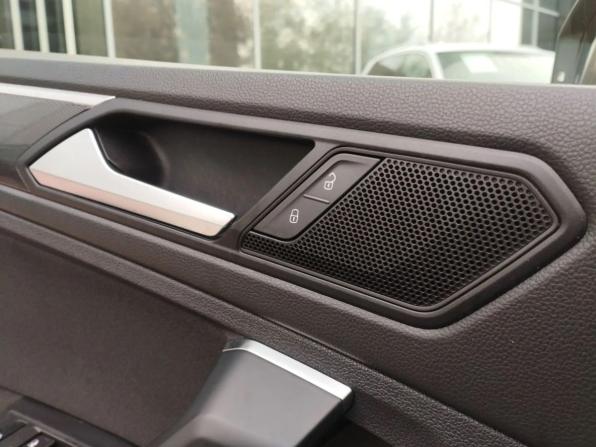 Volkswagen Tiguan II с пробегом 2019 года, цена 2 199 000 рублей, 128987 км, внедорожник, Автокод Объявления