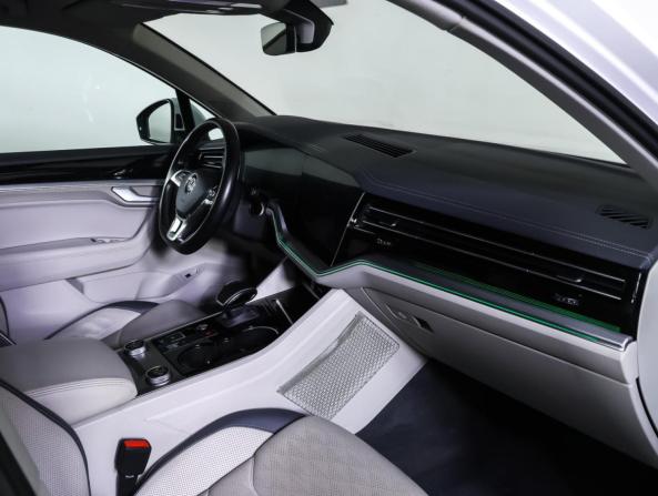 Volkswagen Touareg III с пробегом 2019 года, цена 4 390 000 рублей, 106823 км, внедорожник, Автокод Объявления