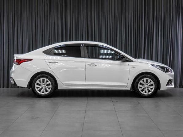Hyundai Solaris II с пробегом 2017 года, цена 1 349 000 рублей, 140589 км, седан, Автокод Объявления