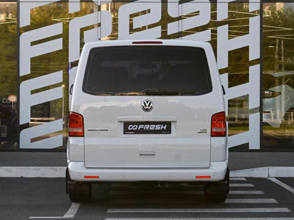 Volkswagen Multivan T5 Рестайлинг с пробегом 2010 года, цена 2 649 000 рублей, 166591 км, минивэн, Автокод Объявления
