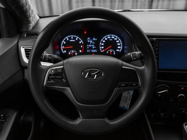 Hyundai Solaris II с пробегом 2019 года, цена 975 000 рублей, 133029 км, седан, Автокод Объявления