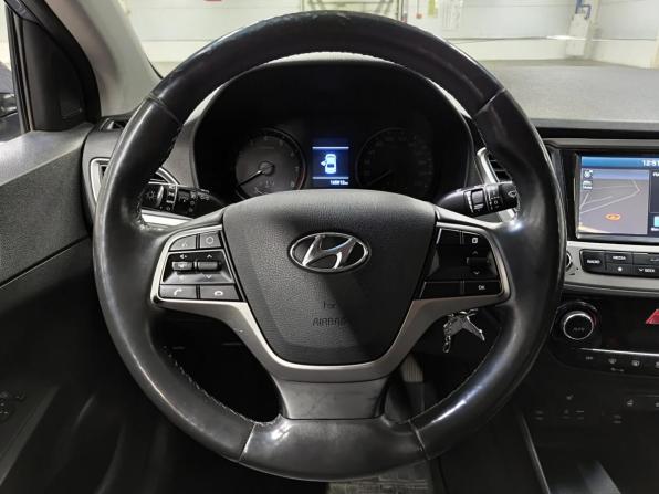 Hyundai Solaris II с пробегом 2017 года, цена 1 100 000 рублей, 165764 км, седан, Автокод Объявления