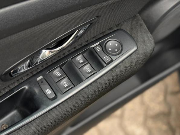 Renault Fluence I Рестайлинг с пробегом 2014 года, цена 877 000 рублей, 131286 км, седан, Автокод Объявления