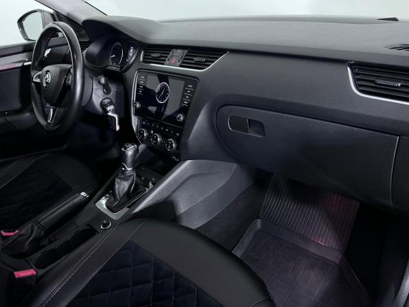 Skoda Octavia III (A7) Рестайлинг с пробегом 2018 года, цена 1 998 000 рублей, 74329 км, лифтбек, Автокод Объявления