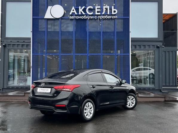 Hyundai Solaris II с пробегом 2017 года, цена 955 000 рублей, 211000 км, седан, Автокод Объявления