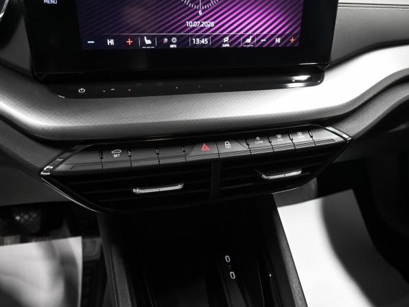 Skoda Octavia IV (A8) с пробегом 2021 года, цена 2 175 000 рублей, 84821 км, лифтбек, Автокод Объявления