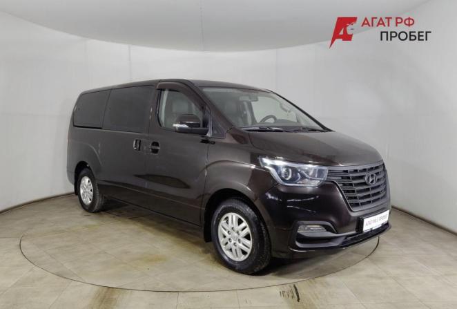 Hyundai H-1 II Рестайлинг с пробегом 2018 года, цена 2 450 000 рублей, 195600 км, минивэн, Автокод Объявления