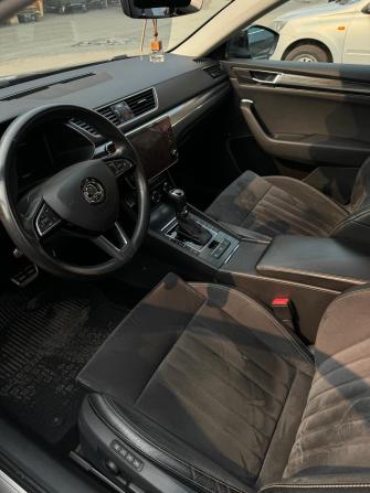 Skoda Superb III Рестайлинг с пробегом 2019 года, цена 2 499 000 рублей, 175500 км, лифтбек, Автокод Объявления