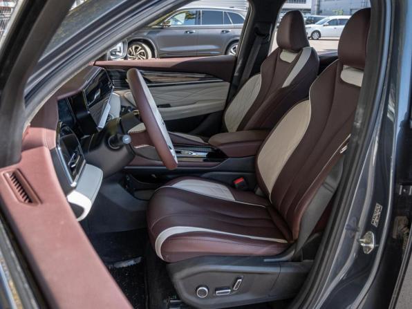 Geely Monjaro I с пробегом 2023 года, цена 2 995 000 рублей, 61987 км, внедорожник, Автокод Объявления