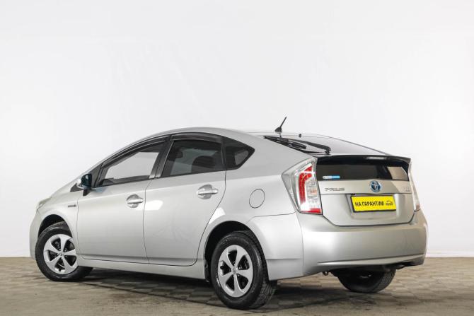 Toyota Prius III Рестайлинг (XW30) с пробегом 2013 года, цена 1 279 000 рублей, 300000 км, лифтбек, Автокод Объявления