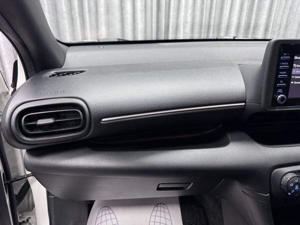 Toyota Yaris IV с пробегом 2020 года, цена 1 400 000 рублей, 65289 км, хэтчбек, Автокод Объявления