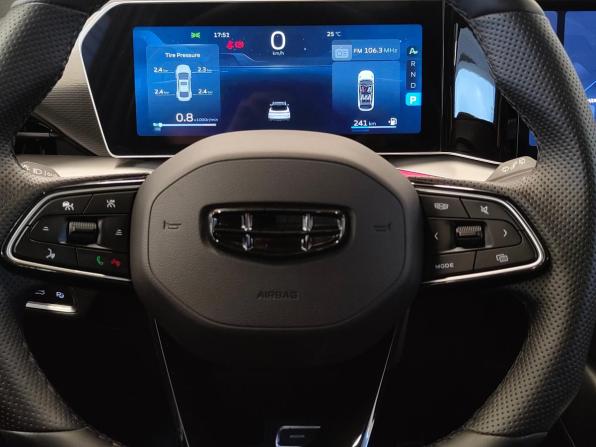 Geely Coolray I Рестайлинг с пробегом 2023 года, цена 2 099 000 рублей, 29265 км, внедорожник, Автокод Объявления