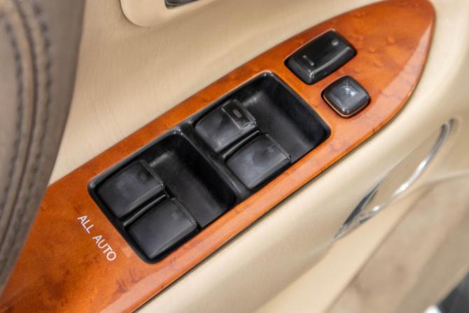 Lexus LX II Рестайлинг с пробегом 2003 года, цена 1 849 000 рублей, 279500 км, внедорожник, Автокод Объявления
