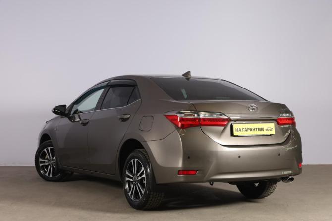 Toyota Corolla XI (E160 E170 E180) Рестайлинг 1 с пробегом 2018 года, цена 1 899 000 рублей, 89000 км, седан, Автокод Объявления