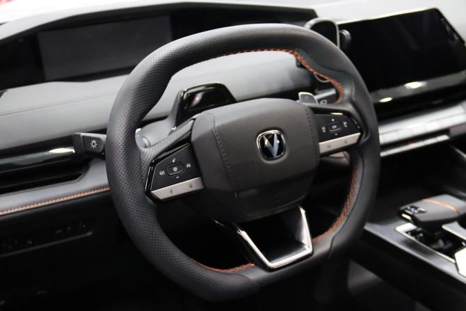 Changan UNI-V I с пробегом 2023 года, цена 2 285 850 рублей, 10774 км, лифтбек, Автокод Объявления