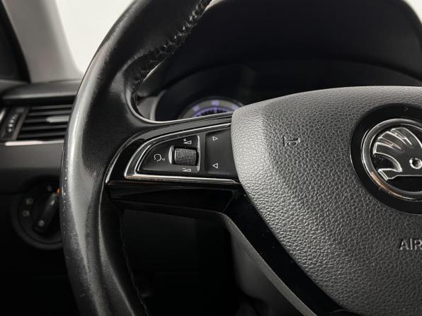 Skoda Octavia III (A7) Рестайлинг с пробегом 2017 года, цена 2 098 900 рублей, 167090 км, лифтбек, Автокод Объявления