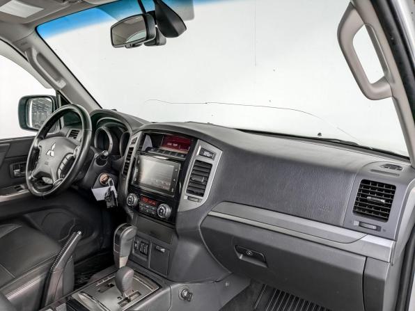 Mitsubishi Pajero IV Рестайлинг 2 с пробегом 2017 года, цена 3 330 000 рублей, 106953 км, внедорожник, Автокод Объявления