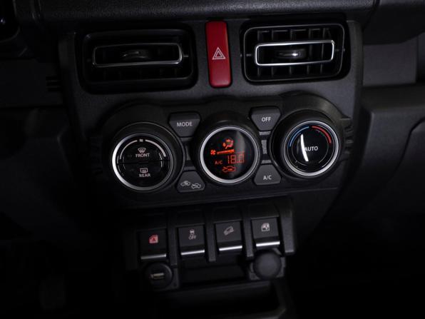 Suzuki Jimny IV с пробегом 2025 года, цена 3 950 000 рублей, 50 км, внедорожник, Автокод Объявления