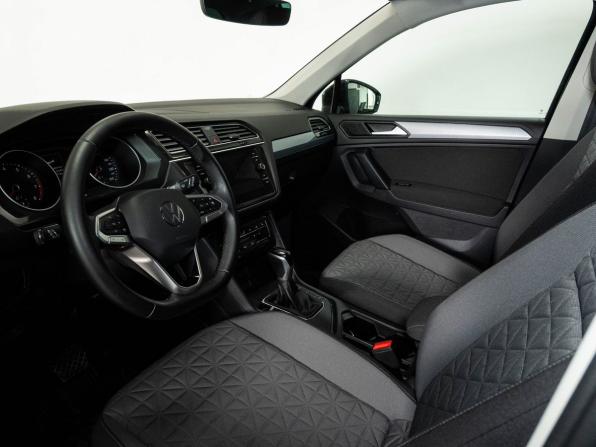 Volkswagen Tiguan II Рестайлинг с пробегом 2021 года, цена 2 977 000 рублей, 21369 км, внедорожник, Автокод Объявления