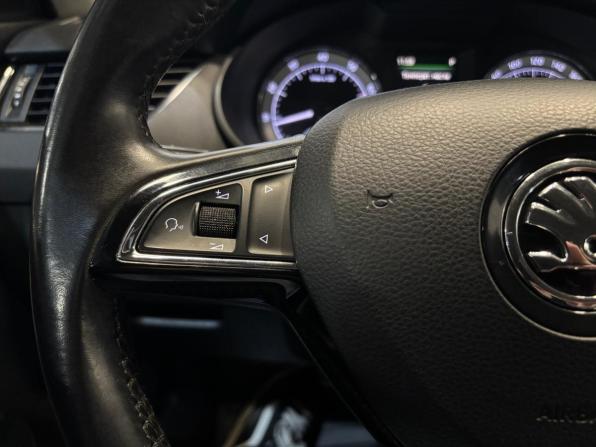 Skoda Octavia III (A7) Рестайлинг с пробегом 2017 года, цена 1 559 000 рублей, 175000 км, лифтбек, Автокод Объявления