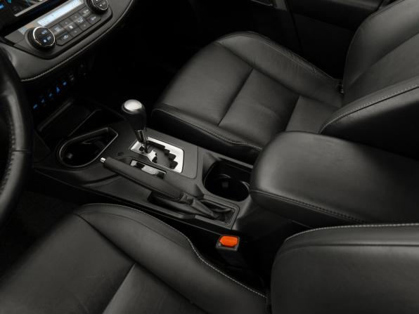 Toyota RAV4 IV (XA40) Рестайлинг с пробегом 2018 года, цена 2 850 000 рублей, 38000 км, внедорожник, Автокод Объявления
