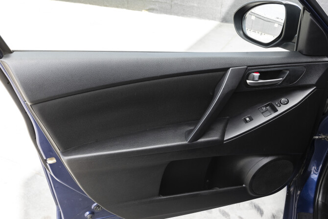 Mazda 3 II (BL) Рестайлинг с пробегом 2012 года, цена 730 000 рублей, 245000 км, седан, Автокод Объявления
