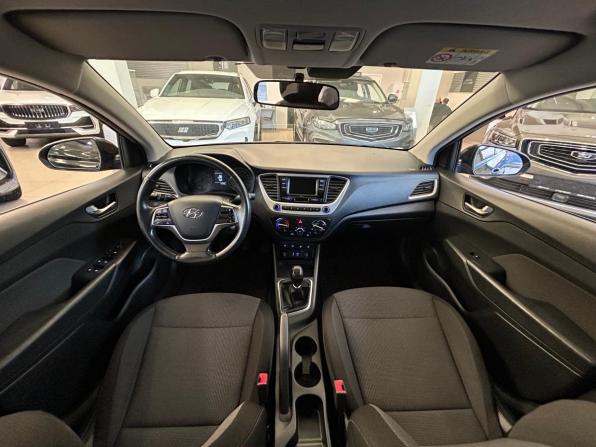 Hyundai Solaris II с пробегом 2018 года, цена 1 219 000 рублей, 136005 км, седан, Автокод Объявления