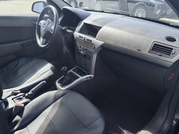 Opel Astra H Рестайлинг с пробегом 2011 года, цена 550 000 рублей, 222000 км, седан, Автокод Объявления