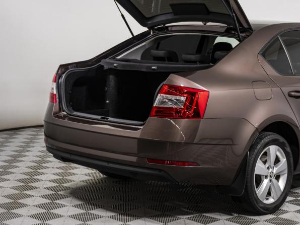 Skoda Octavia III (A7) Рестайлинг с пробегом 2019 года, цена 2 200 000 рублей, 100000 км, лифтбек, Автокод Объявления