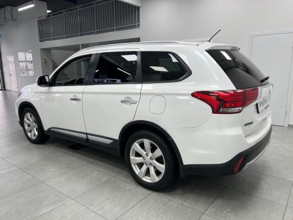Mitsubishi Outlander III Рестайлинг 2 с пробегом 2015 года, цена 1 899 000 рублей, 159511 км, внедорожник, Автокод Объявления