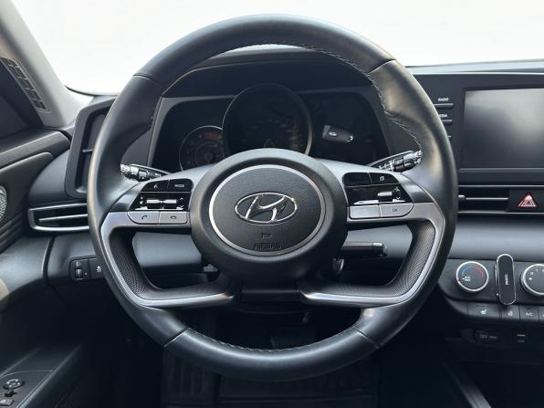 Hyundai Elantra VII (CN7) с пробегом 2022 года, цена 2 220 000 рублей, 43608 км, седан, Автокод Объявления
