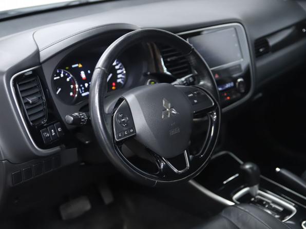 Mitsubishi Outlander III Рестайлинг 2 с пробегом 2017 года, цена 1 990 000 рублей, 89377 км, внедорожник, Автокод Объявления