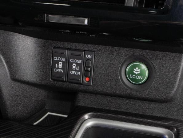 Honda Stepwgn V Рестайлинг с пробегом 2020 года, цена 2 650 000 рублей, 63971 км, минивэн, Автокод Объявления