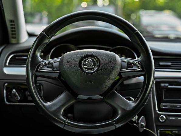 Skoda Superb II Рестайлинг с пробегом 2014 года, цена 1 000 000 рублей, 221774 км, лифтбек, Автокод Объявления