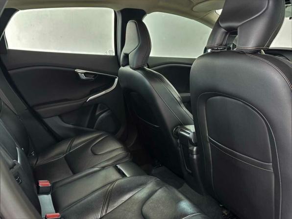 Volvo V40 II с пробегом 2016 года, цена 1 370 000 рублей, 218673 км, хэтчбек, Автокод Объявления