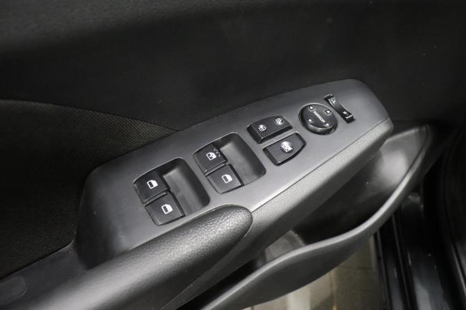 Hyundai Solaris II с пробегом 2018 года, цена 968 000 рублей, 160448 км, седан, Автокод Объявления