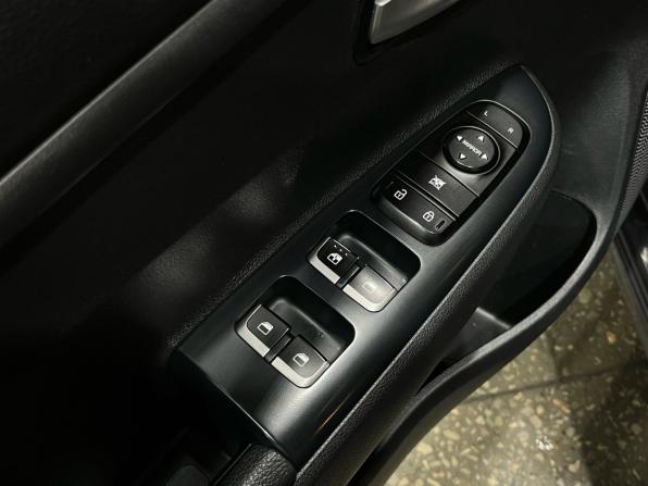 Kia Rio IV Рестайлинг с пробегом 2021 года, цена 1 590 000 рублей, 49185 км, седан, Автокод Объявления