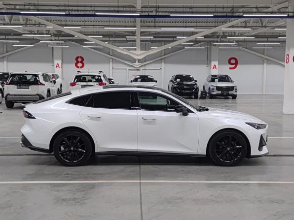 Changan UNI-V I с пробегом 2023 года, цена 2 020 000 рублей, 64259 км, лифтбек, Автокод Объявления