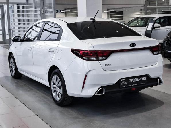 Kia Rio IV Рестайлинг с пробегом 2020 года, цена 1 561 000 рублей, 129389 км, седан, Автокод Объявления