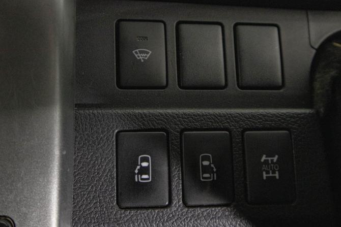 Toyota Voxy II (R70) Рестайлинг с пробегом 2012 года, цена 1 329 000 рублей, 325993 км, минивэн, Автокод Объявления
