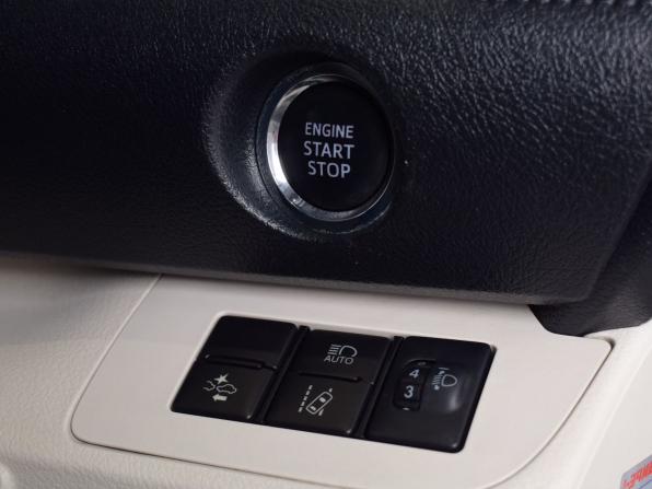 Toyota Sienta II с пробегом 2015 года, цена 1 365 995 рублей, 105294 км, компактвэн, Автокод Объявления