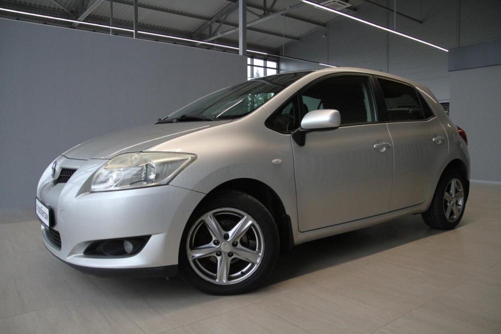 Toyota Auris I Калининград  - изображение 1
