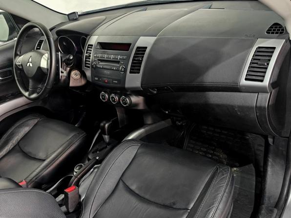 Mitsubishi Outlander II Рестайлинг с пробегом 2011 года, цена 1 055 000 рублей, 206236 км, внедорожник, Автокод Объявления