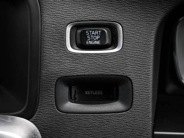 Volvo V60 I Рестайлинг с пробегом 2013 года, цена 1 378 000 рублей, 119227 км, универсал, Автокод Объявления