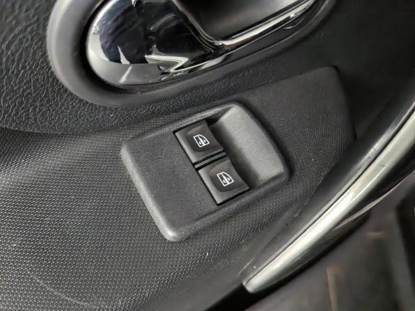 Renault Sandero II с пробегом 2016 года, цена 1 042 000 рублей, 102950 км, хэтчбек, Автокод Объявления