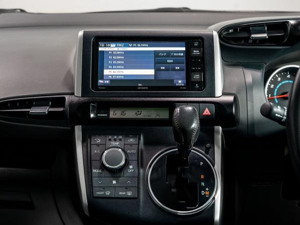 Toyota Wish II с пробегом 2010 года, цена 1 300 000 рублей, 155660 км, минивэн, Автокод Объявления