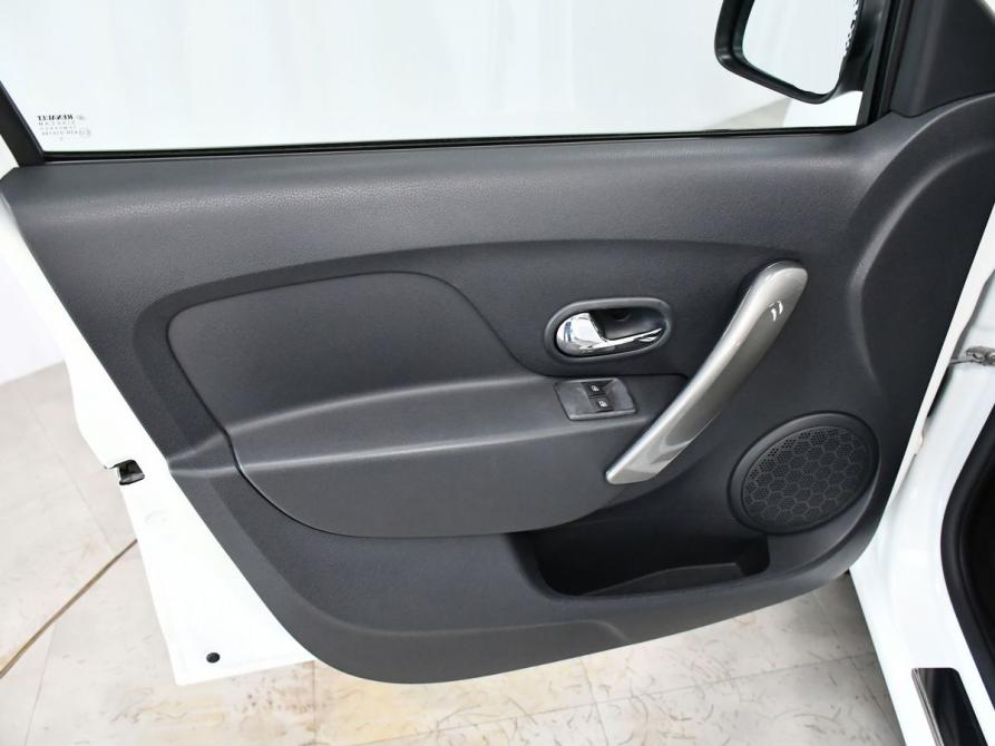 Renault Logan II Рестайлинг Новосибирск  - изображение 18